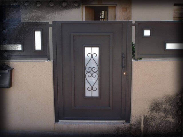 שער כניסה ויציאה לבית